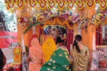 भगवानपुर प्रखंड में निशा पुजा उपरांत खुला मां काली का पट, दर्शन को उमड़ी श्रद्धालुओं की भीड़ 6