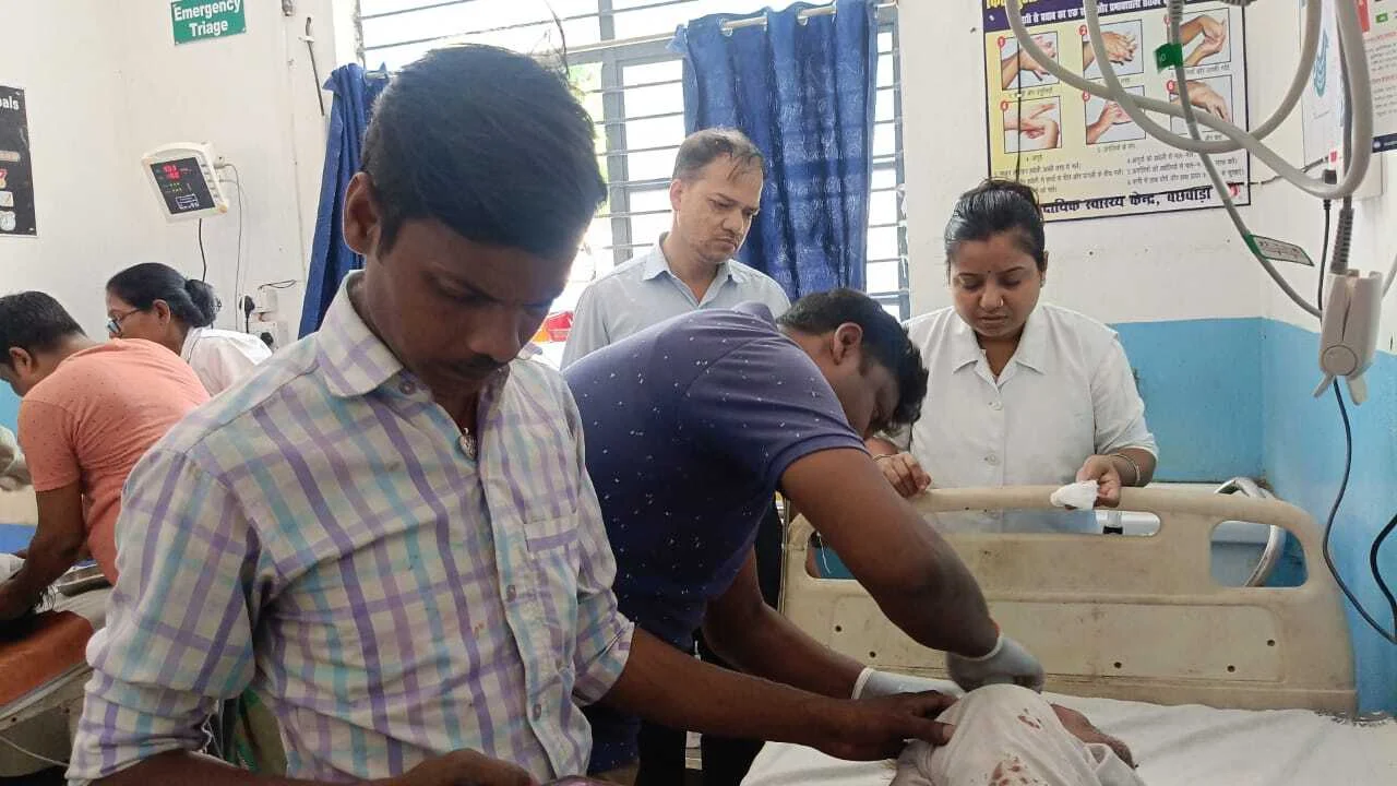 बछवाड़ा के एनएच 28 पर अलग-अलग सड़क दुर्घटना में पांच लोग घायल, सीएचसी में भर्ती   3