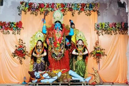 बछवाड़ा के विभिन्न पंचायतो में मां काली का पट खुलते ही जुटी श्रद्धालुओ की भीड़बछवाड़ा मां काली का पट खुलते ही जुटी श्रद्धालुओ की भीड़ 8