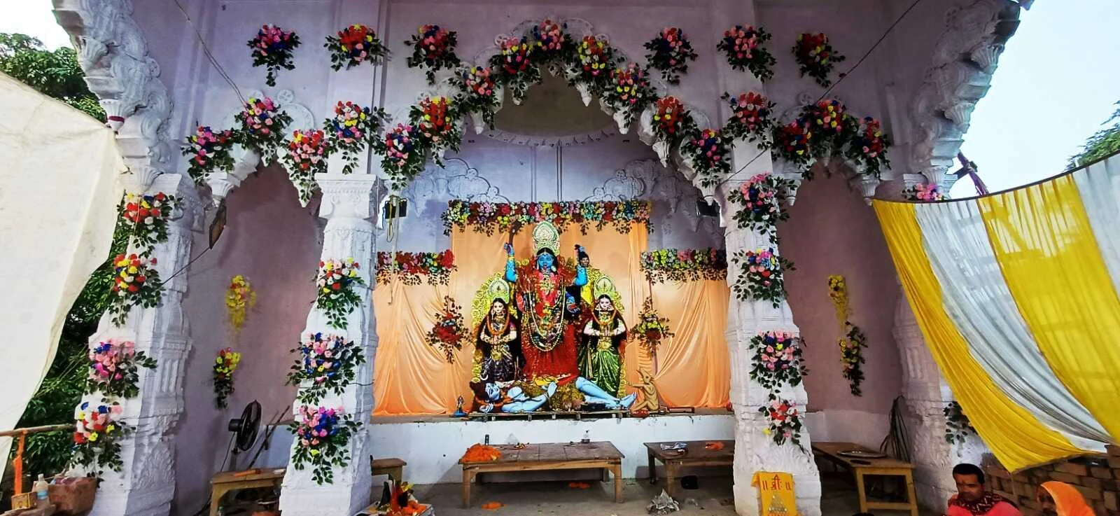 बछवाड़ा के विभिन्न पंचायतो में मां काली का पट खुलते ही जुटी श्रद्धालुओ की भीड़बछवाड़ा मां काली का पट खुलते ही जुटी श्रद्धालुओ की भीड़ 2