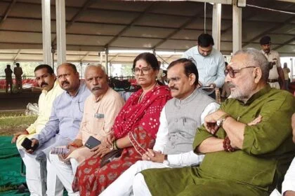 प्रधानमंत्री नरेंद्र मोदी बेगूसराय से चुनावी सभा का शंखनाद करेंगे तो यहाँ जितने वोट कटवा और झूठे दावे करने वाले पार्टी हैं सभी का मनोबल गिर जाएगा - गिरिराज सिंह 25