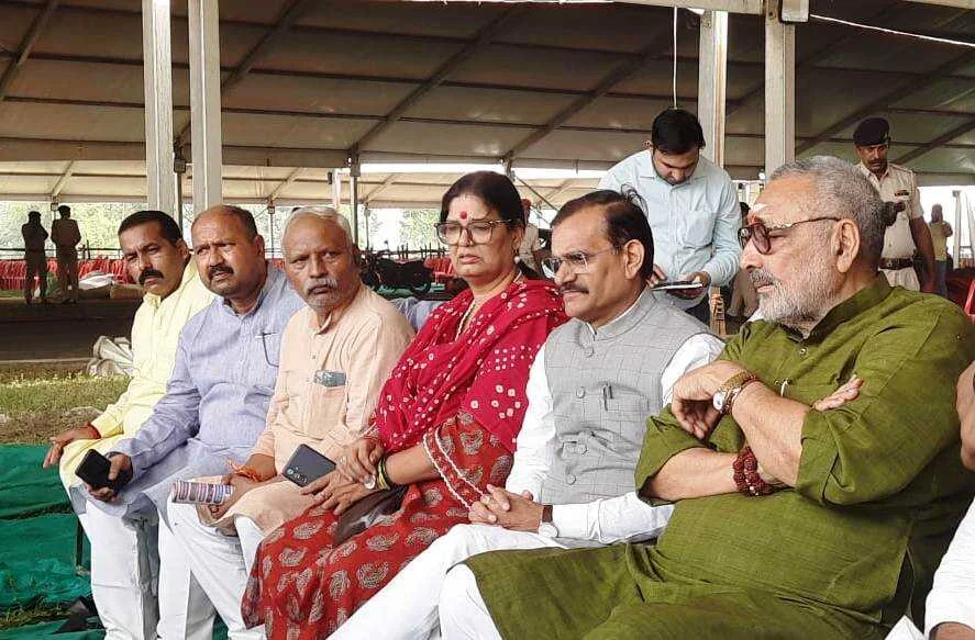 प्रधानमंत्री नरेंद्र मोदी बेगूसराय से चुनावी सभा का शंखनाद करेंगे तो यहाँ जितने वोट कटवा और झूठे दावे करने वाले पार्टी हैं सभी का मनोबल गिर जाएगा - गिरिराज सिंह 2