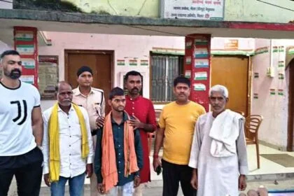 मोतिहारी जिले से भटके युवक को भगवानपुर पुलिस ने किया परिजन के हवाले 6