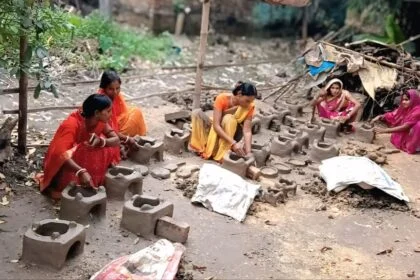 नहाय खाय के साथ चार दिवसीय महापर्व छठ शुरू, वर्ती चूल्हे के निर्माण में जुटी 16