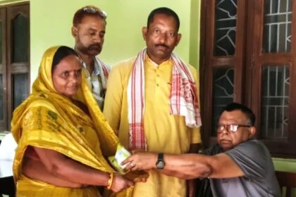 नगर परिषद बीहट में 200 छठ व्रतियों के बीच पूजन सामग्री का वितरण 16