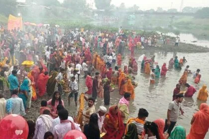 उद्याचलगामी भगवान भास्कर को अर्ध्य के साथ ही चार दिवसीय आस्था का महापर्व छठ संपन्न हुआ 4