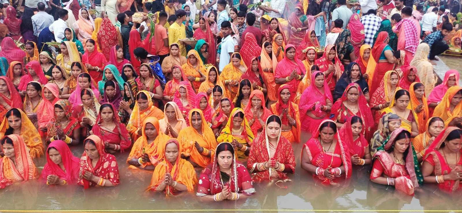 बछवाड़ा प्रखंड में उगते सूर्य को अर्घ्य के साथ ही चार दिवसीय छठ महापर्व संपन्न 2