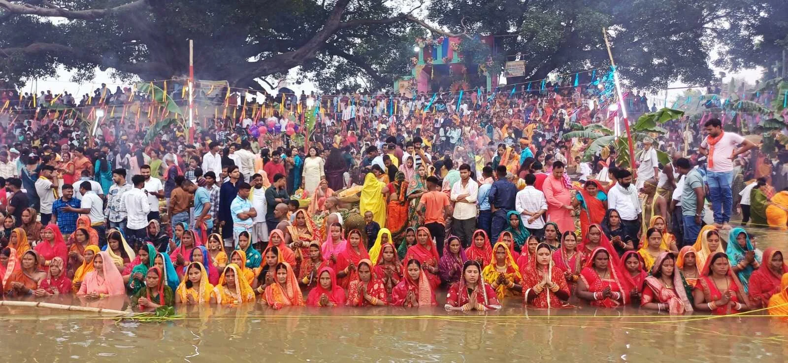 बछवाड़ा प्रखंड में उगते सूर्य को अर्घ्य के साथ ही चार दिवसीय छठ महापर्व संपन्न 3