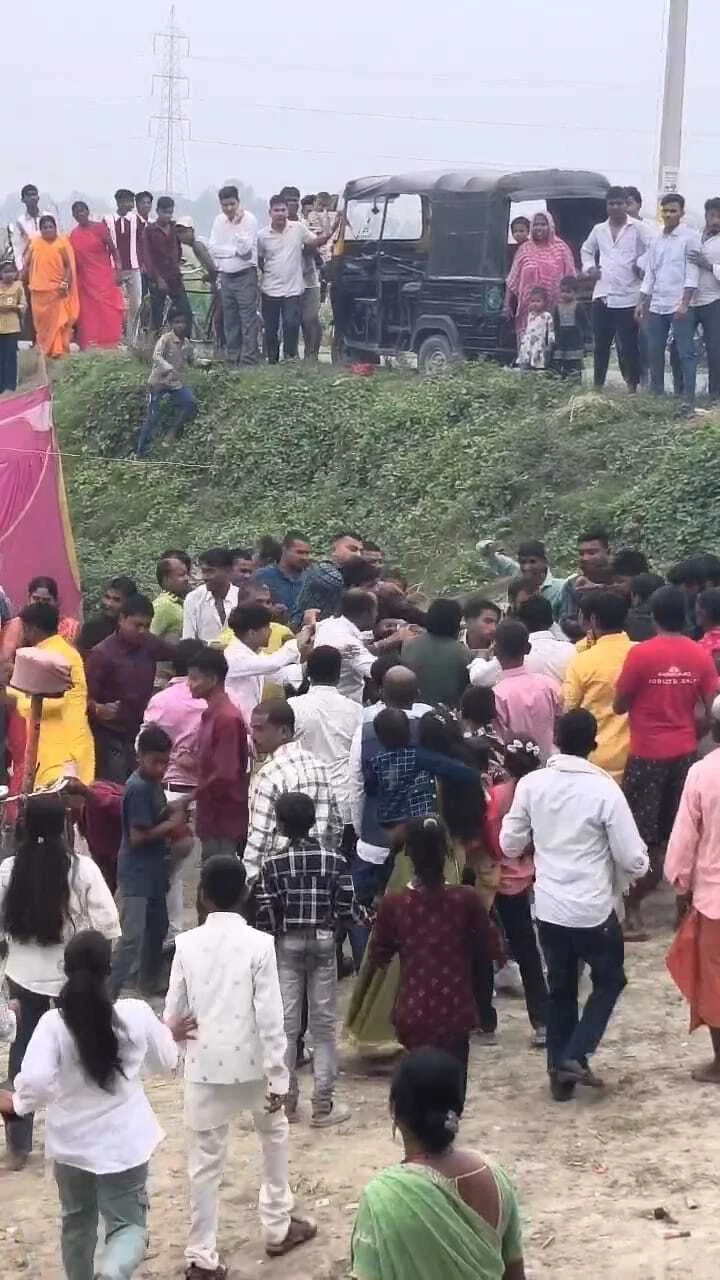 समस्तीपुर: छठ पूजा के दौरान दो पक्षों के बीच कहा सुनी में जमकर मारपीट,एक व्यक्ति बुरी तरह घायल, कई लोग चोटिल 2