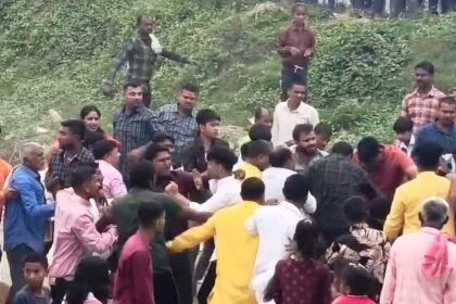 समस्तीपुर: छठ पूजा के दौरान दो पक्षों के बीच कहा सुनी में जमकर मारपीट,एक व्यक्ति बुरी तरह घायल, कई लोग चोटिल 20