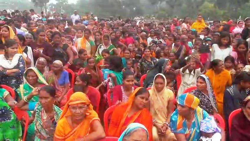 नीतीश कुमार पहुंचे राजगीर विधानसभा के राजकीय उच्च विद्यालय सरबहदी जनसभा को किया संबोधित, भाषण के दौरान छह बार लालू प्रसाद यादव पर साधा निशाना 4