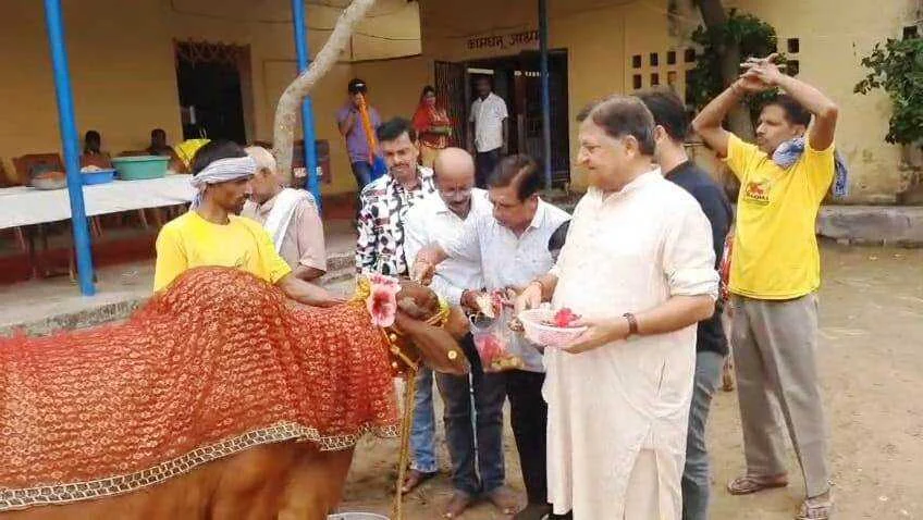बेगूसराय के तेघरा गौशाला मे गोपाष्टमी के अवसर पर गायो का की गयी पूजन अर्चना 1