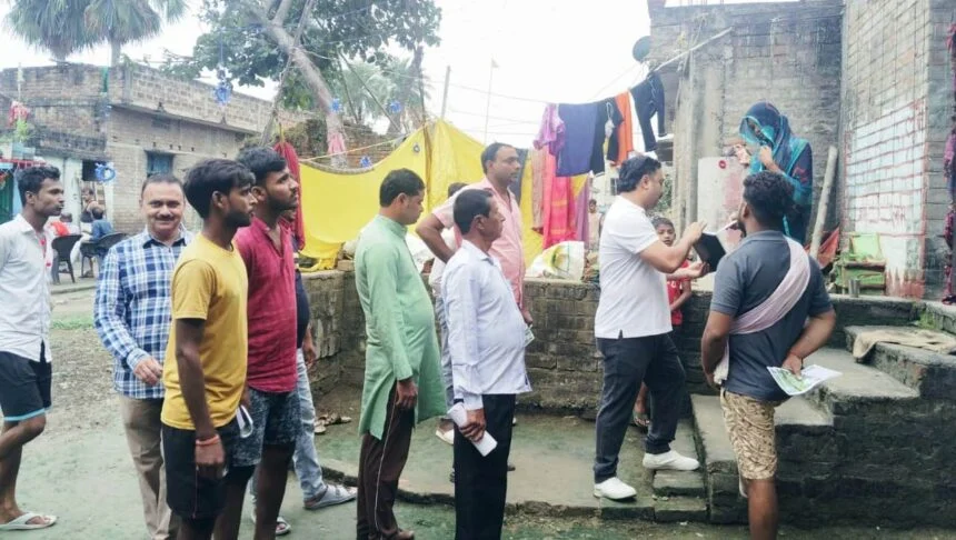 बरौनी में राजद कार्यकर्ताओं का जनसंपर्क अभियान, बोगो सिंह के समर्थन में मांगे वोट 1