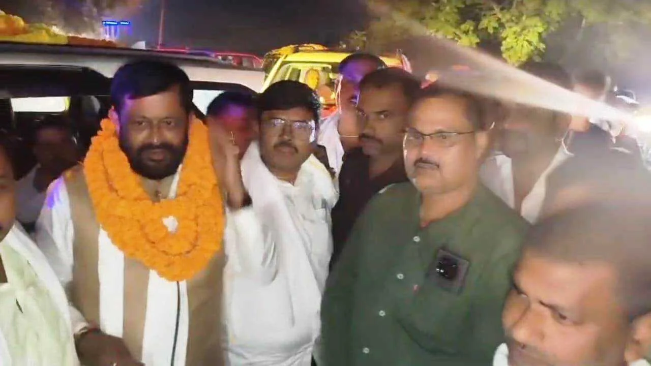 नालंदा में जेडीयू एमएलसी संजय सिंह का शक्ति प्रदर्शन, नालंदा विधानसभा मे भव्य रोड शो में उमड़ा जनसैलाब 2