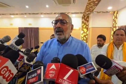 मोकामा हत्या कांड पर सियासत तेज, गिरिराज सिंह का बड़ा बयान 18