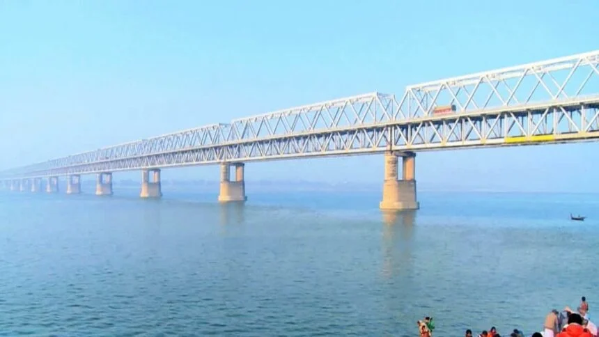 सिमरिया धाम सौंदर्यीकरण के बाद भी अव्यवस्था: घाट व रैंप बने पार्किंग ज़ोन, श्रद्धालु परेशान 1