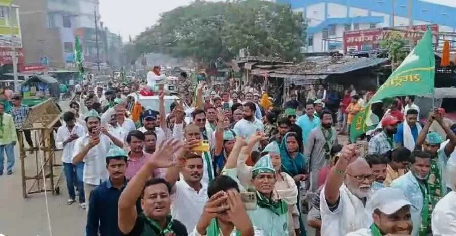 समस्तीपुर में आरजेडी प्रत्याशी अख्तरुल इस्लाम शाहीन का 10 किमी लंबा भव्य रोड शो, जनता से विकास के नाम पर समर्थन की अपील 2