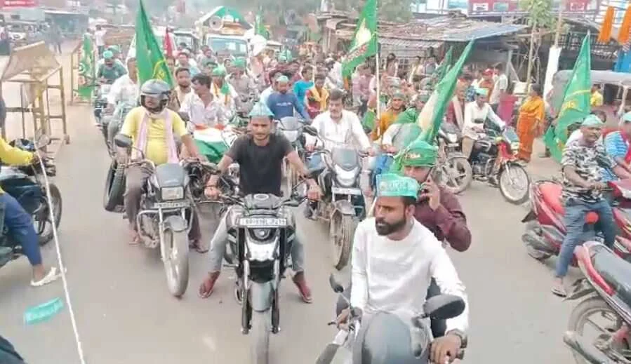 समस्तीपुर में आरजेडी प्रत्याशी अख्तरुल इस्लाम शाहीन का 10 किमी लंबा भव्य रोड शो, जनता से विकास के नाम पर समर्थन की अपील 5