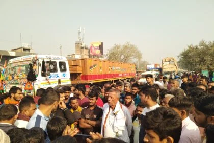 बीहट चांदनी चौक के समीप मां बेटे की सड़क हादसे में दर्दनाक मौत, मृतक मां बेटे बाइक पर सवार होकर लक्खीसराय जा रहा था 14