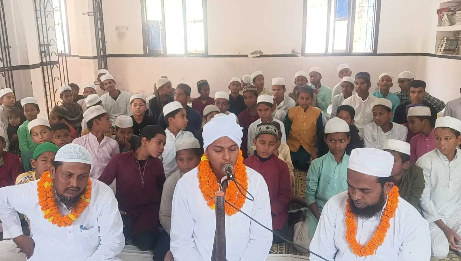 समस्तीपुर: दारुलउलूम तजवीदुलकुरआन में मोहम्मद अबूज़र के हाफ़िज़-ए-कुरान बनने पर विशेष दुआ का आयोजन 2