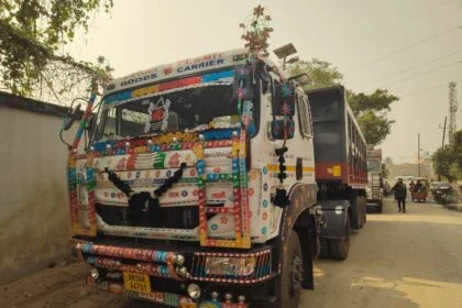 सिमरिया धाम जा रहे साइकिल सवार को तेज रफ्तार हाइवा ने कुचला, साइकिल सवार व्यक्ति की घटनास्थल पर ही दर्दनाक मौत  12