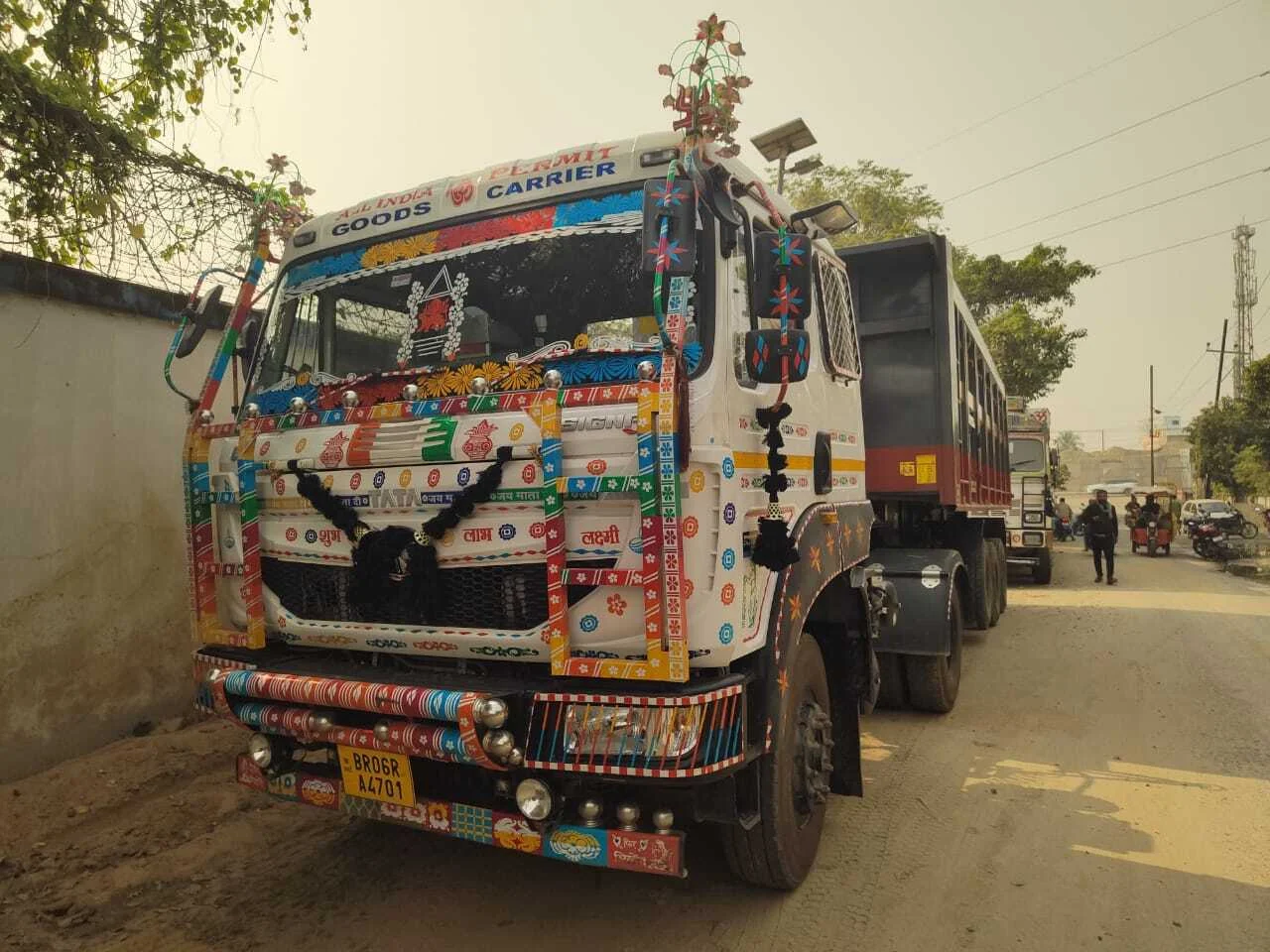 सिमरिया धाम जा रहे साइकिल सवार को तेज रफ्तार हाइवा ने कुचला, साइकिल सवार व्यक्ति की घटनास्थल पर ही दर्दनाक मौत  3