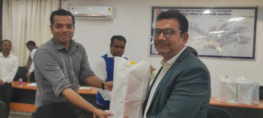 समस्तीपुर रेल मंडल की DRUCC बैठक में उठी यात्री सुविधाओं की मांग, वंदे भारत और नमो भारत एक्सप्रेस के ठहराव, नई ट्रेनें और विलंबन सुधार का प्रस्ताव 1