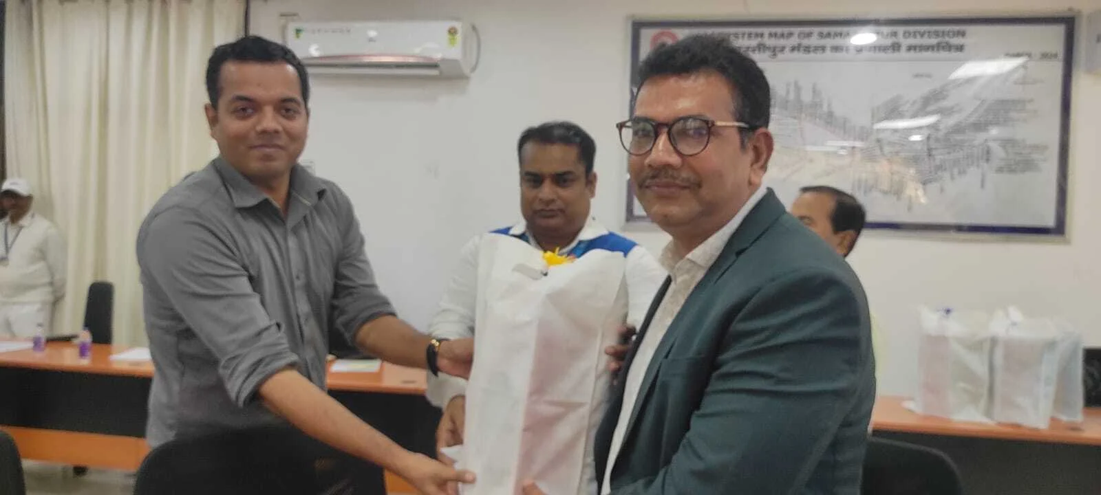 समस्तीपुर रेल मंडल की DRUCC बैठक में उठी यात्री सुविधाओं की मांग, वंदे भारत और नमो भारत एक्सप्रेस के ठहराव, नई ट्रेनें और विलंबन सुधार का प्रस्ताव 2