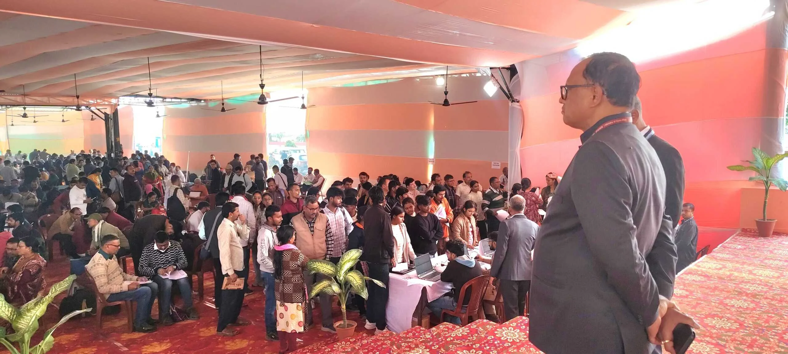 समस्तीपुर: ​डॉ. राजेंद्र प्रसाद केंद्रीय कृषि विश्वविद्यालय, पूसा में नामांकन के पहले दिन 60% से अधिक सीटें फुल; कुलपति डॉ. पी.एस. पांडेय ने की निगरानी 4