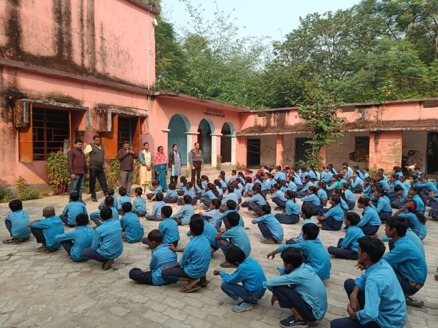 भगवानपुर में मुख्यमंत्री विद्यालय सुरक्षा कार्यक्रम के तहत बच्चों को दी गई शीतलहर से बचाव की जानकारी 1