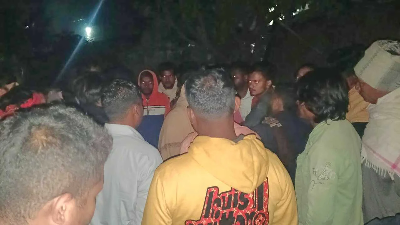 समस्तीपुर: ​वारिसनगर में पुलिस-ग्रामीणों में हिंसक झड़प, इंस्पेक्टर घायल, पुलिस जीप तोड़ी, हथियार भी गायब 2