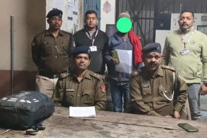 समस्तीपुर जंक्शन पर RPF की सतर्कता: मोबाइल चोरी के आरोप में एक युवक गिरफ्तार 30