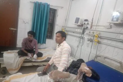 समस्तीपुर: दलसिंहसराय के काली स्थान मोहल्ला में बिजली शॉर्ट सर्किट से लगी भीषण आग, परिवार के दो बच्चे झुलसे  10