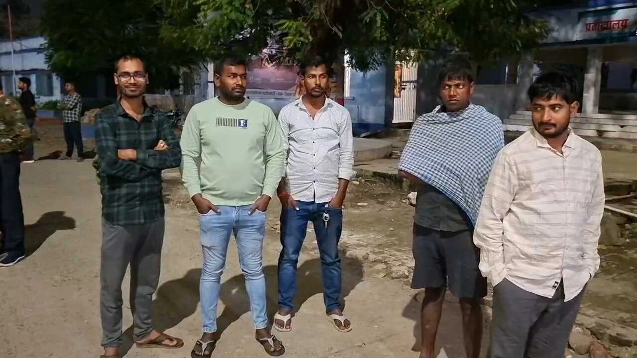 नालंदा: मॉडल अस्पताल मे तैनात वार्ड गर्ल के ऊपर अज्ञात लोगो ने किया एसिड अटैक, बाल बाल बची वार्ड गर्ल, पूलिस मौके पर पहुंची 3