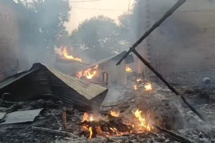 समस्तीपुर: जमीनी विवाद में राजीव ठाकुर ने लगाई अपने ही घर में आग, कई अन्य घर भी जले; दो आरोपी गिरफ्तार, मुख्य आरोपी फरार 27