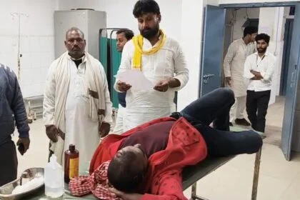 कैमूर में राजनीतिक झंडा लगाने को लेकर बवाल -  राजद और जन सुराज समर्थकों में झड़प, एक युवक गंभीर रूप से घायल 16