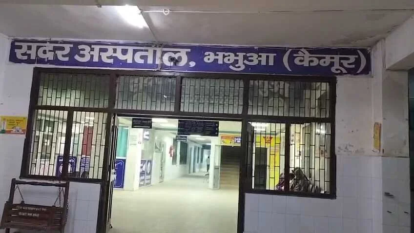 कैमूर में राजनीतिक झंडा लगाने को लेकर बवाल -  राजद और जन सुराज समर्थकों में झड़प, एक युवक गंभीर रूप से घायल 3