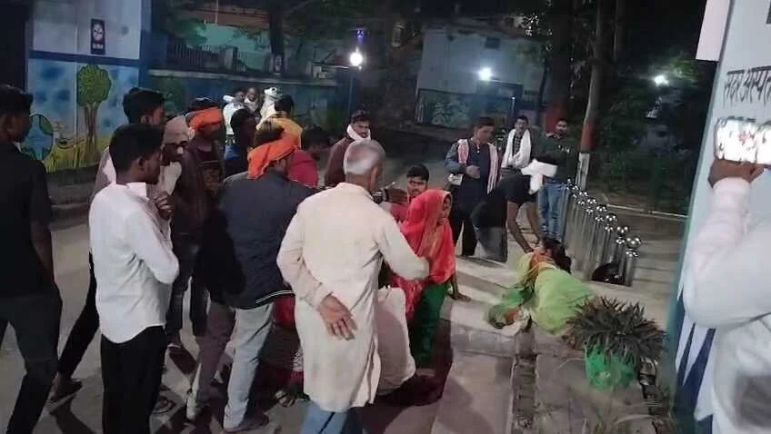 कैमुर में भीषण सड़क हादसा: बाइक-ट्रैक्टर की टक्कर में बसपा के सक्रिय कार्यकर्ता की मौत, एक गंभीर घायल 1