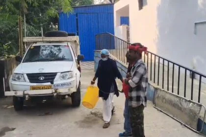 बेगूसराय में सनसनी: पेड़ से लटका मिला अज्ञात युवक का शव, हत्या कर टांगने की आशंका 16