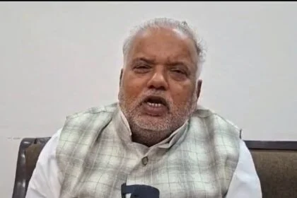 मतगणना से पहले पोस्टरवार को लेकर नालंदा में एनडीए मे बयानबाज़ी तेज, मंत्री श्रवण कुमार का वार तेजस्वी के मन में पहले से फूट रहे हैं मुख्यमंत्री बनने के लड्डू 12