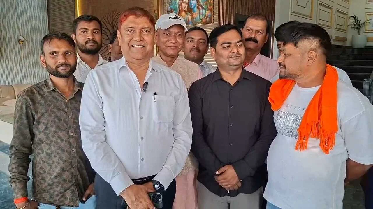 मतगणना से पहले पोस्टरवार को लेकर नालंदा में एनडीए मे बयानबाज़ी तेज, मंत्री श्रवण कुमार का वार तेजस्वी के मन में पहले से फूट रहे हैं मुख्यमंत्री बनने के लड्डू 2