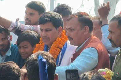 रामगढ़ विधानसभा उपचुनाव में BSP का डंका, सतीश कुमार सिंह यादव ने 30 वोटों से दर्ज की संघर्षपूर्ण जीत 10