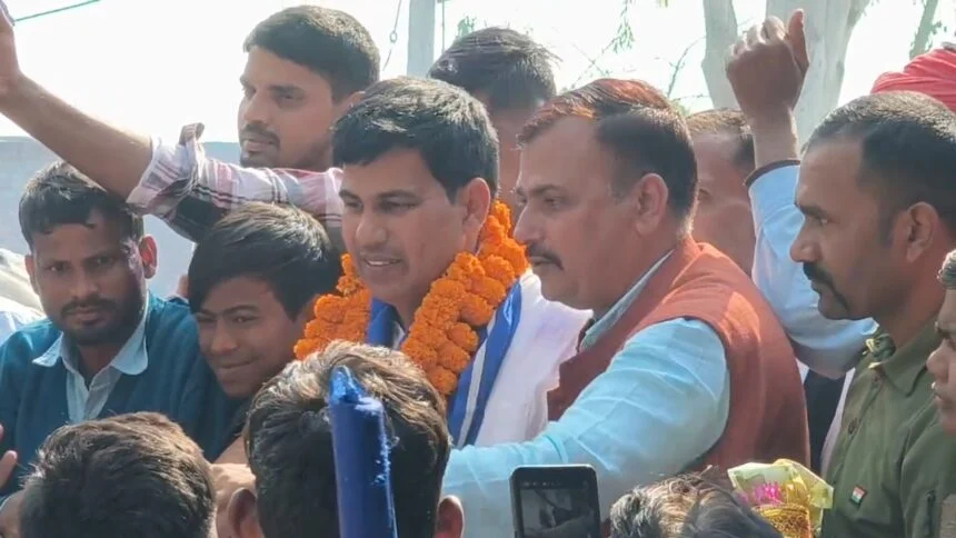 रामगढ़ विधानसभा उपचुनाव में BSP का डंका, सतीश कुमार सिंह यादव ने 30 वोटों से दर्ज की संघर्षपूर्ण जीत 1