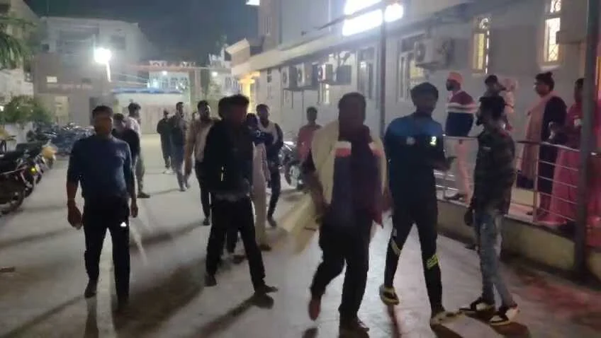 समस्तीपुर में फिर गूँजी गोलियों की आवाज़: सरपंच के पुत्र सोनू राज को सीने में मारी गोली, हालत गंभीर 3