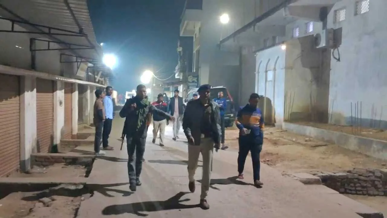 कैमुर: मोहनिया में लापता स्कूली छात्र कुछ ही घंटों में बरामद, अपहरण की आशंका के बीच पुलिस ने CCTV फुटेज से रिश्तेदार के घर से खोज निकाला 3