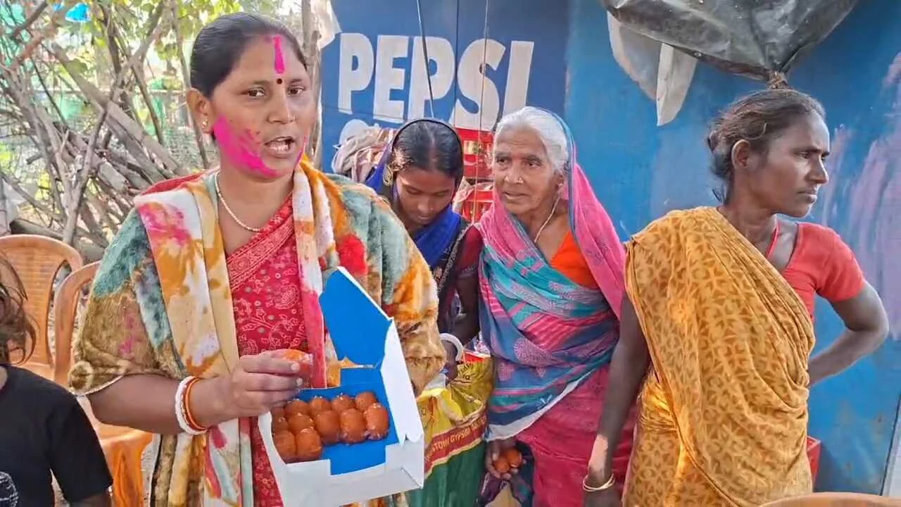 नालंदा: आस्थावां में जदयू कार्यकर्ताओं का जश्न, एनडीए की जीत पर आस्थावां में आतिशबाज़ी,नीतीश सरकार की महिला योजनाओं का दिखा असर 2