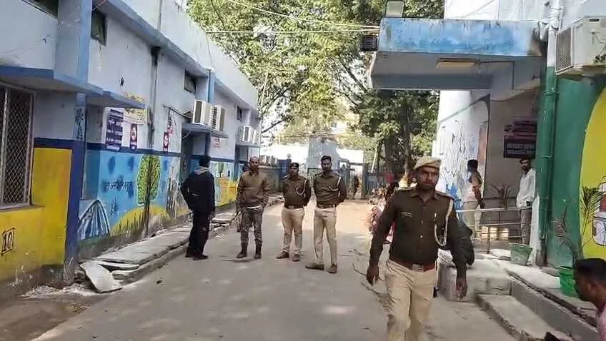 कैमुर: प्रतिबंधित ढाई कुंटल के सांबर की दो गोली मारकर हत्या,मांस बेचने की थी तैयारी, छापामारी में वन विभाग की टीम ने एक को दबोचा,5 फरार, 250 किलो वजन का है सांबर 1