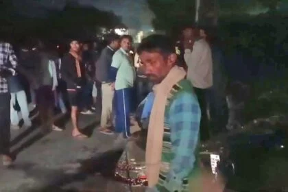 समस्तीपुर: ​वारिसनगर में पुलिस-ग्रामीणों में हिंसक झड़प, इंस्पेक्टर घायल, पुलिस जीप तोड़ी, हथियार भी गायब 15