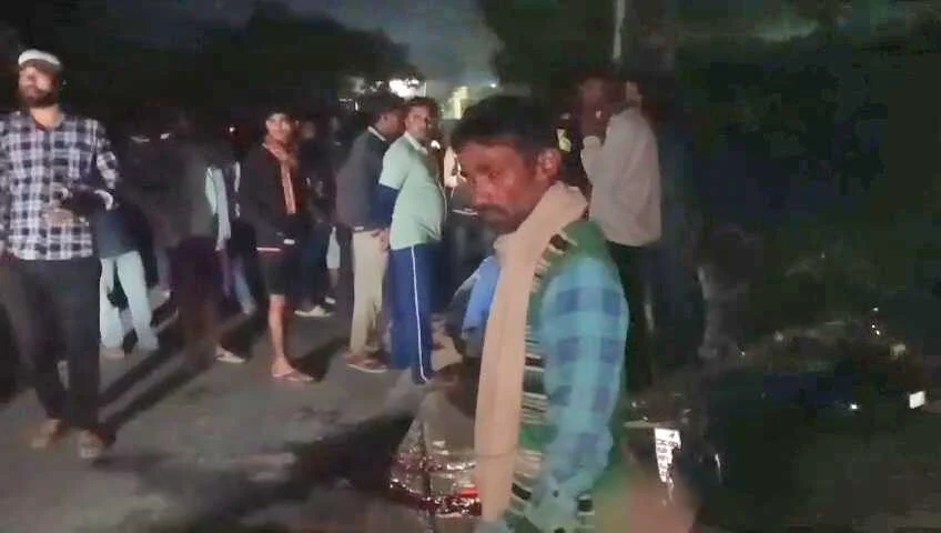 समस्तीपुर: ​वारिसनगर में पुलिस-ग्रामीणों में हिंसक झड़प, इंस्पेक्टर घायल, पुलिस जीप तोड़ी, हथियार भी गायब 1