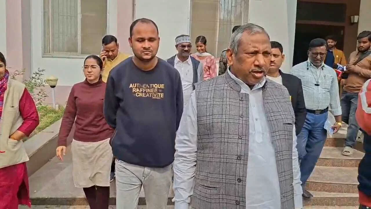 नालंदा : गृह मंत्रालय BJP के खाते में जाते ही नालंदा जिले मे बढ़ी हलचल, सांसद कौशलेंद्र ने सम्राट पर भरोसा जताया, बिहार में निर्दोषों पर नहीं चलेगा बुलडोज़र, सिर्फ दोषियों पर कार्रवाई तय 2